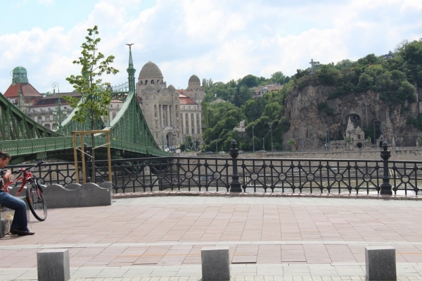 Zdjęcie z Węgier - Kościół w skale, Most Wolności i Hotel Gellert
