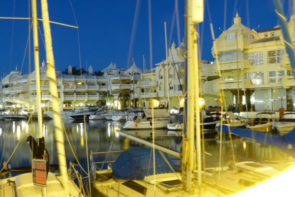 Zdjęcie z Hiszpanii - Puerto Marina nocą