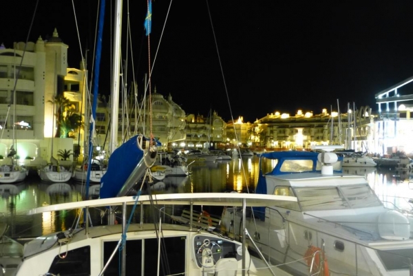 Zdjęcie z Hiszpanii - Puerto Marina nocą