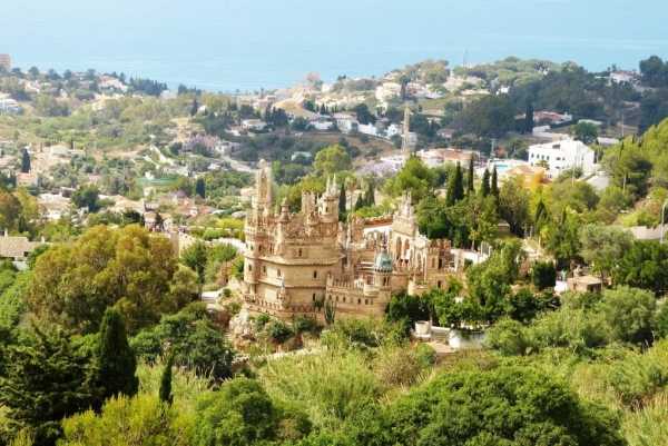 Zdjęcie z Hiszpanii - widok z Pueblo na Castello Colomares