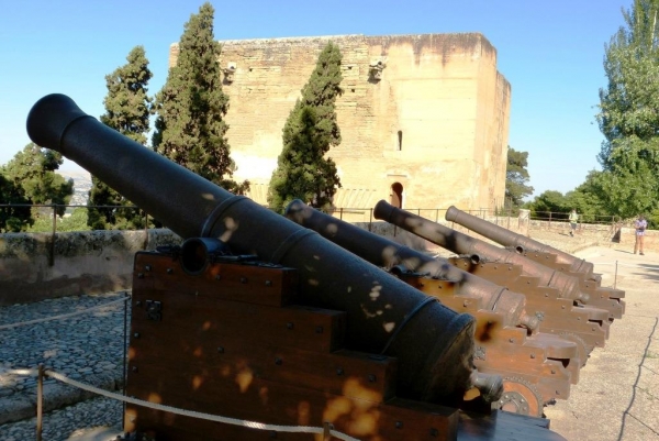 Zdjęcie z Hiszpanii - Alhambra, mury Alcazaru