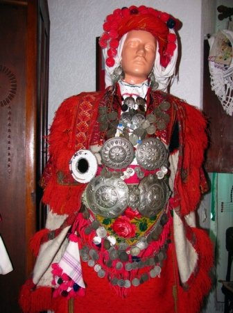 Zdjęcie z Macedonii - Podmocani - muzeum strojów ludowych