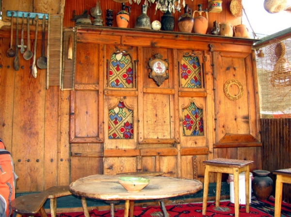 Zdjęcie z Macedonii - Podmocani - muzeum strojów ludowych