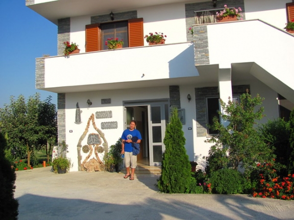 Zdjęcie z Albanii - Berat Caravan Camping - sanitariat.