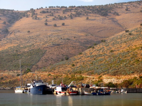 Zdjęcie z Albanii - Port w Porto Palermo.