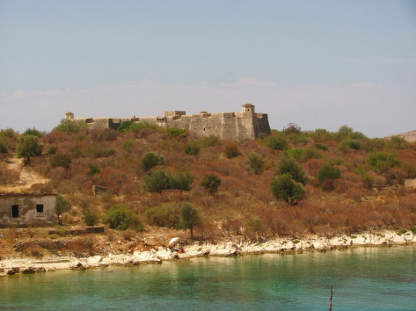 Zdjęcie z Albanii - Porto Palermo - twierdza.
