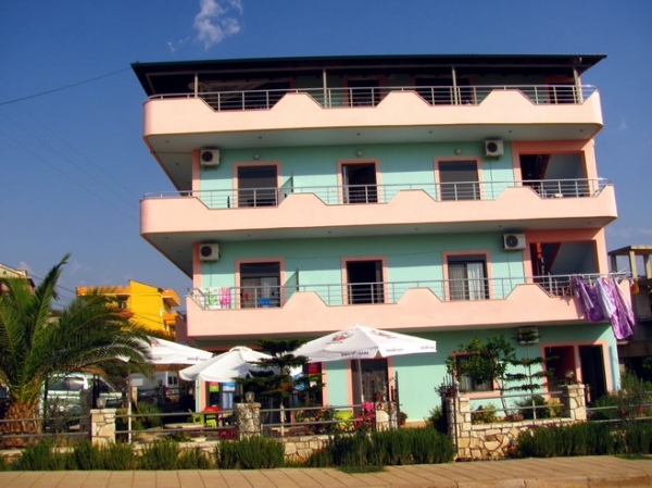 Zdjęcie z Albanii - Ksamil - gotowy hotelik.