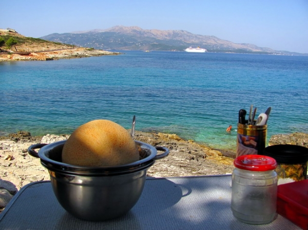 Zdjęcie z Albanii - Poranek na kempingu.