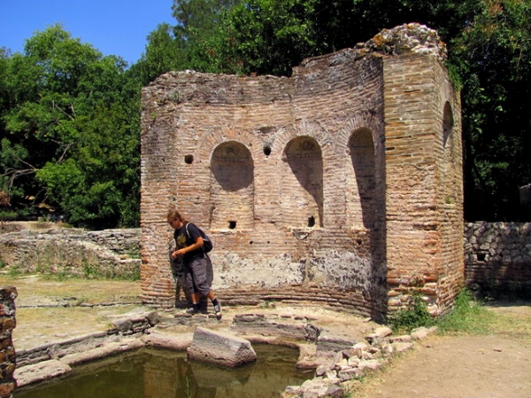 Zdjęcie z Albanii - Butrint - resztki świątyni.