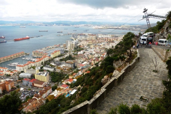 Zdjęcie z Giblartaru - widoki za Skały na dolny Gibraltar