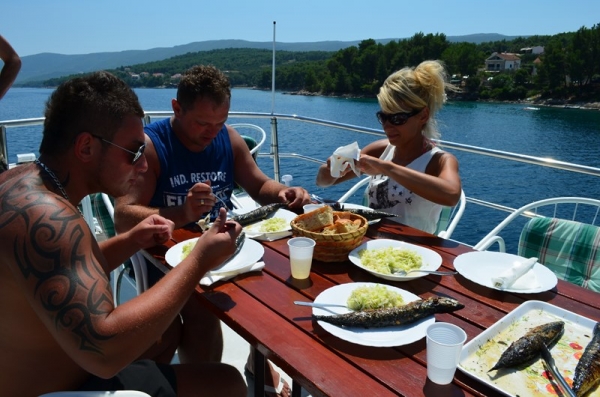 Zdjęcie z Chorwacji - FISH PICNIC , GRILLOWANA MAKRELA BYLA PYSZNA :)