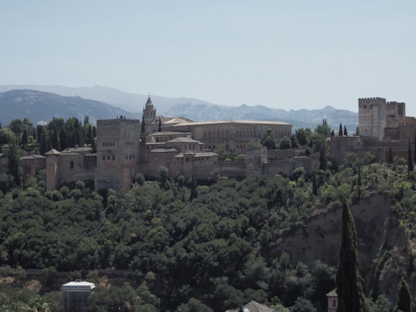 Zdjęcie z Hiszpanii - Mury Alhambry z zewnątrz