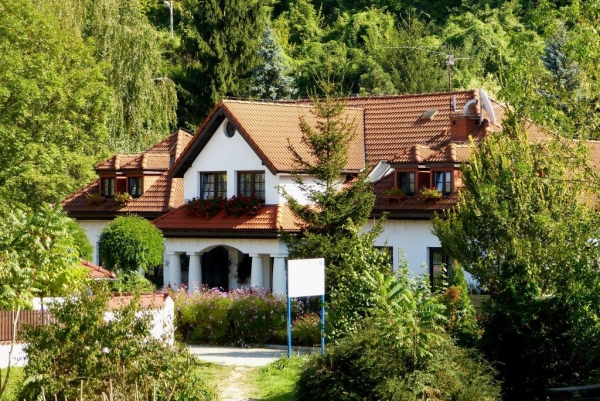 Zdjęcie z Polski - współczeny dworek znakomicie wkomponowany 