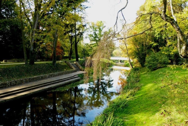 Zdjęcie z Polski - Żelazowa Wola, ogród-park po kosztownej rewitalizacji