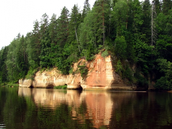 Zdjęcie z Łotwy - Spływ rzeką Gaują - piaskowcowe klify.