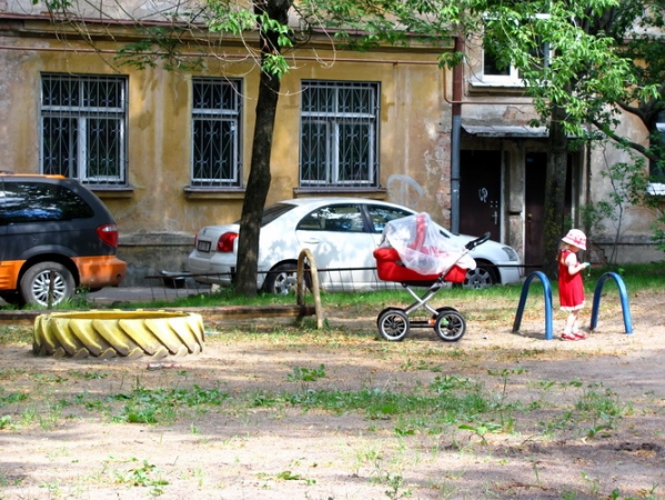 Zdjęcie z Łotwy - Ryskie podwórko.