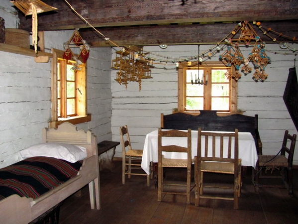 Zdjęcie z Łotwy - Ryski skansen - wnętrze izby.