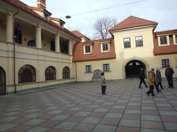 Zdjęcie z Polski - na dziedzińcu