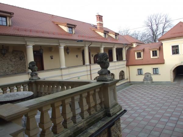 Zdjęcie z Polski - spojrzenie na dziedziniec
