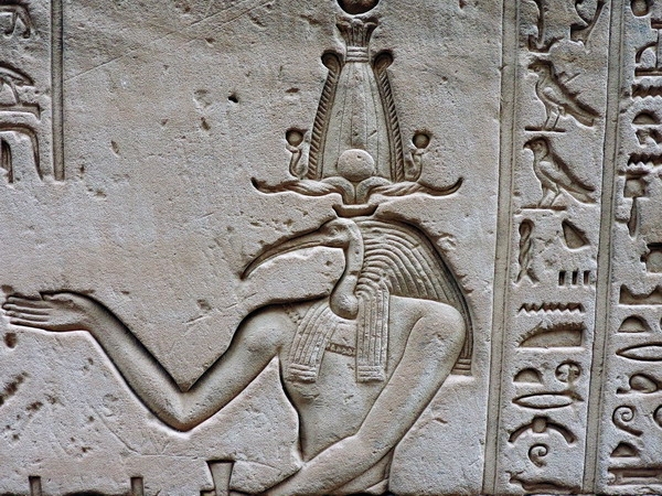 Zdjęcie z Egiptu - Świątynia w Edfu - relief z ibisopodobnym bogiem Thotem.