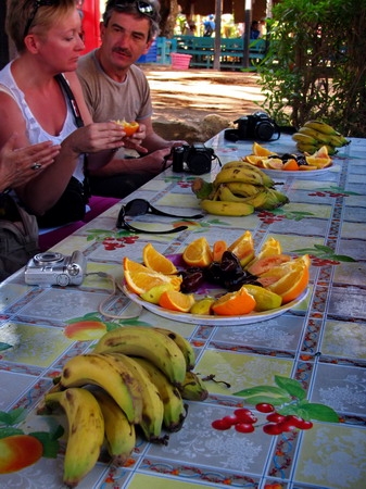 Zdjęcie z Egiptu - Bananowa Wyspa - owocowy poczęstunek.