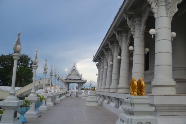 Zdjęcie z Tajlandii - Biala Swiatynia w Krabi Town