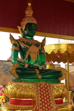 Zdjęcie z Tajlandii - zielono-butelkowy budda:)