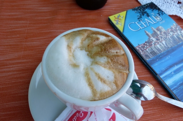 Zdjęcie z Włoch - obowiązkowa przerwa na włoskie cappucino