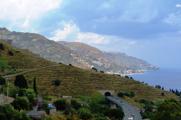 Zdjęcie z Włoch - wyłania nam się cudna Taormina