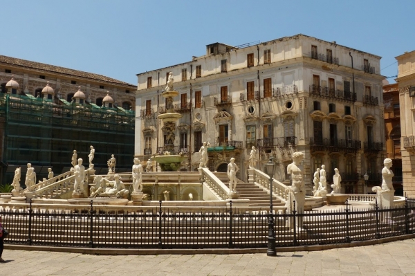 Zdjęcie z Włoch - Fontanna Wstydu przy Piazza Pretoria