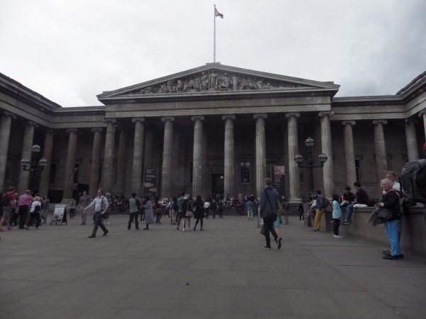Zdjęcie z Wielkiej Brytanii - Przed wejściem do British Museum