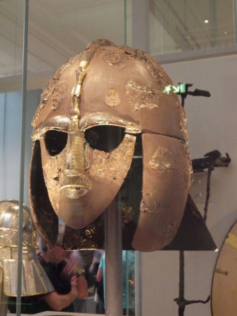 Zdjęcie z Wielkiej Brytanii - Hełm wchodzący w skład skarbu z Sutton Hoo