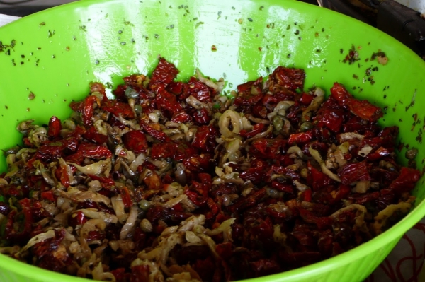 Zdjęcie z Włoch - przepyszna bruschetta eoliana z suszonych pomidorków z kaparami