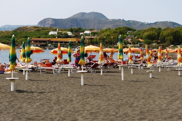 Zdjęcie z Włoch - i to mają być czarne plaże? 