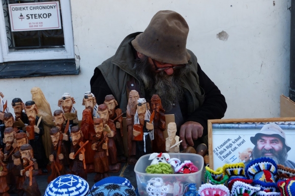 Zdjęcie z Polski - rzeźby żydowskich grajków, jankielów, itd...