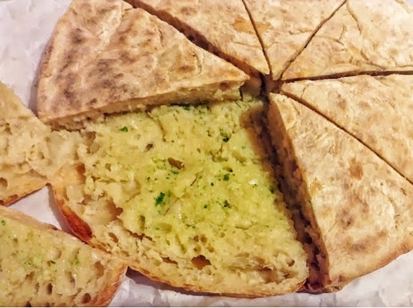 Zdjęcie z Portugalii - wspaniałe, chrupiące bolo de caco- idealna przekąska w ciągu dnia