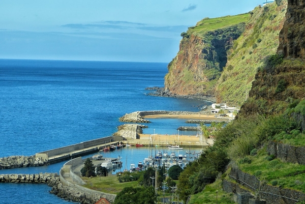 Zdjęcie z Portugalii - Calheta w szerszym ujęciu;