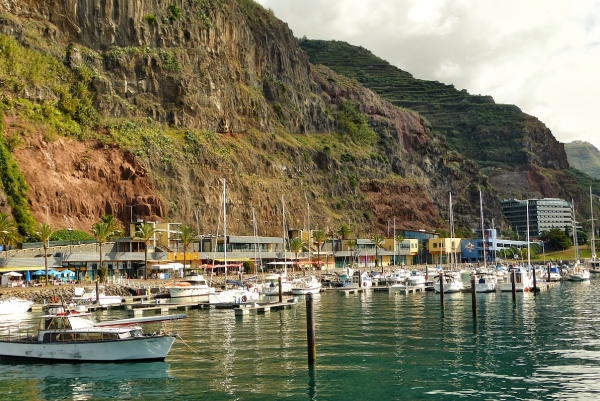Zdjęcie z Portugalii - Calheta, mała marina