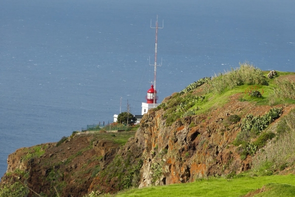 Zdjęcie z Portugalii - malutka latarnia morska na Ponta de PARGO