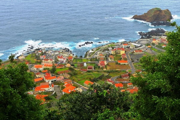 Zdjęcie z Portugalii - i wyłania nam się widok uroczego Porto Moniz