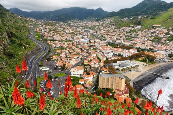 Zdjęcie z Portugalii - panorama na całe Machico i nasz hotel widziany z bardzo wysokiego punktu