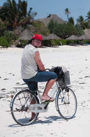 Zdjęcie z Tanzanii - jeżdżenie rowerem po plaży :)