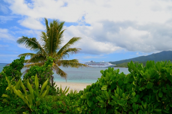 Zdjęcie z Vanuatu - Nasz Statek Dawn Princess widziany z Mystery Island