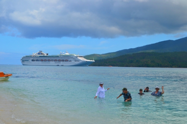 Zdjęcie z Vanuatu - Ekipa w wodnych pląsach :)