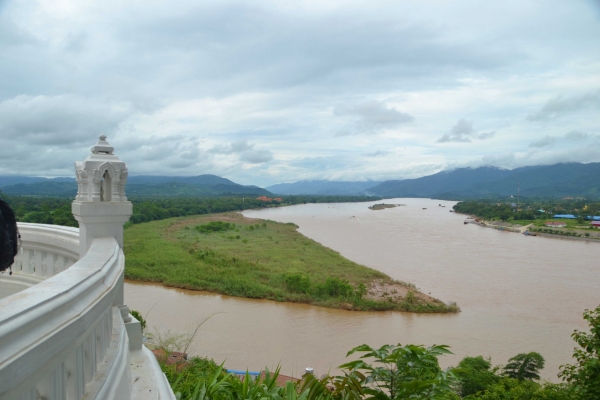 Zdjęcie z Tajlandii - Rzeki Mekong i Ruak (z lewej). Z lewej Myanmar, z prawej Laos, za plecami Tajlandia 