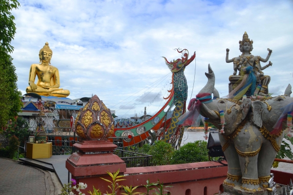 Zdjęcie z Tajlandii - Phra That Doi Pu Khao - łódz skarbow Wielkiego Buddy