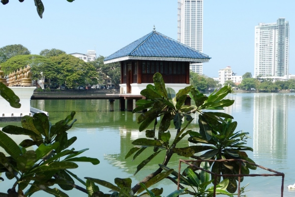 Zdjęcie ze Sri Lanki - Colombo, Świątynia Seema Malaka nad jeziorem Baira
