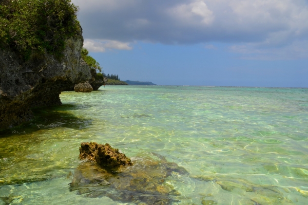 Zdjęcie z Nowej Kaledonii - Yejele Beach, deszczowe chmury przeszly bokiem