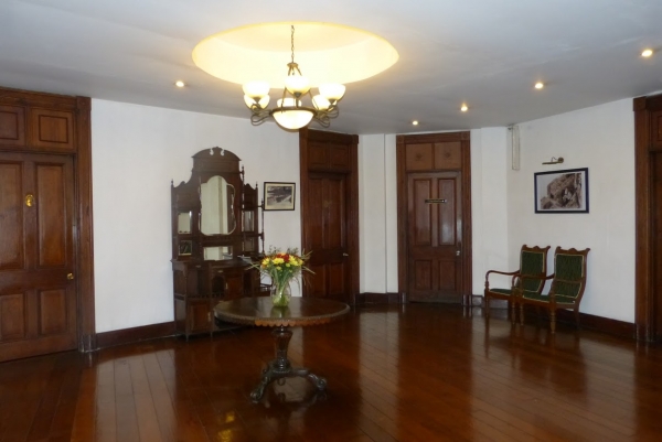 Zdjęcie ze Sri Lanki - klimatyczny hall na górze prowadzący do pokoi....