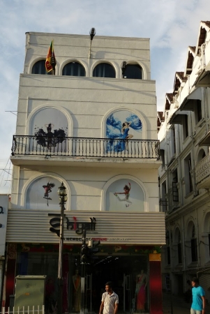 Zdjęcie ze Sri Lanki - niektóre kamieniczki wąziutkie....:)